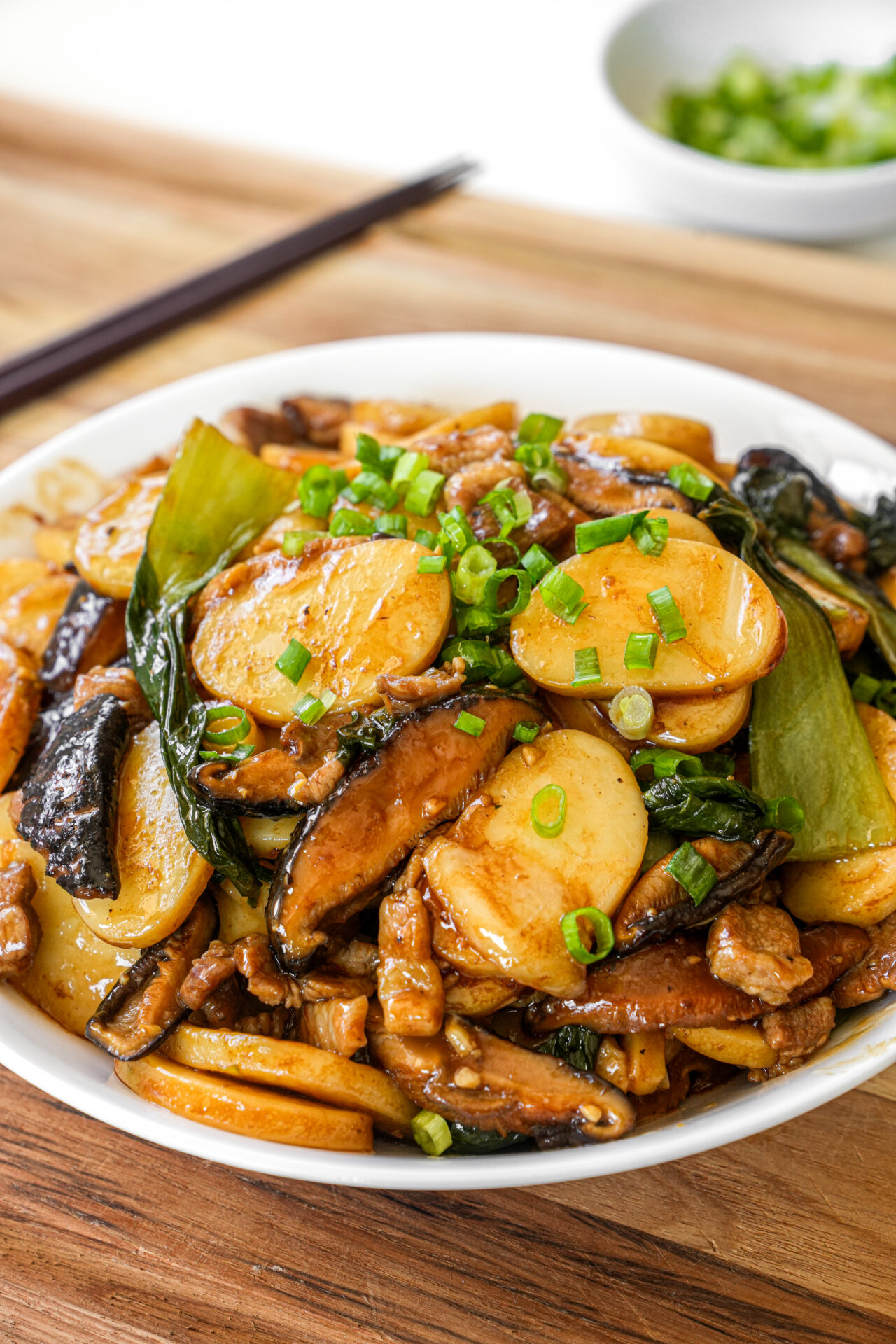 Shanghai stir-fried rice cakes