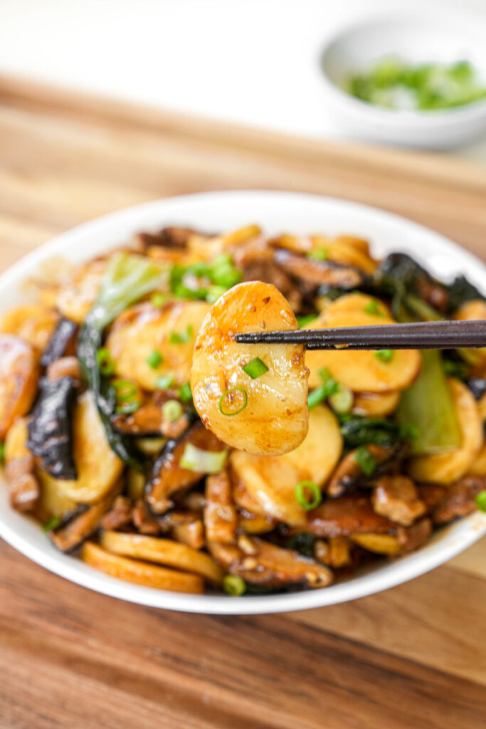 Shanghai stir-fried rice cakes