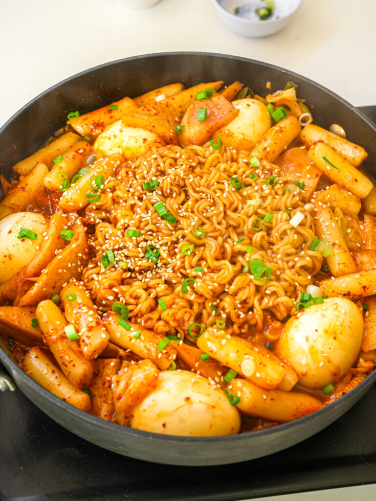 rabokki korean ramen with tteokbokki