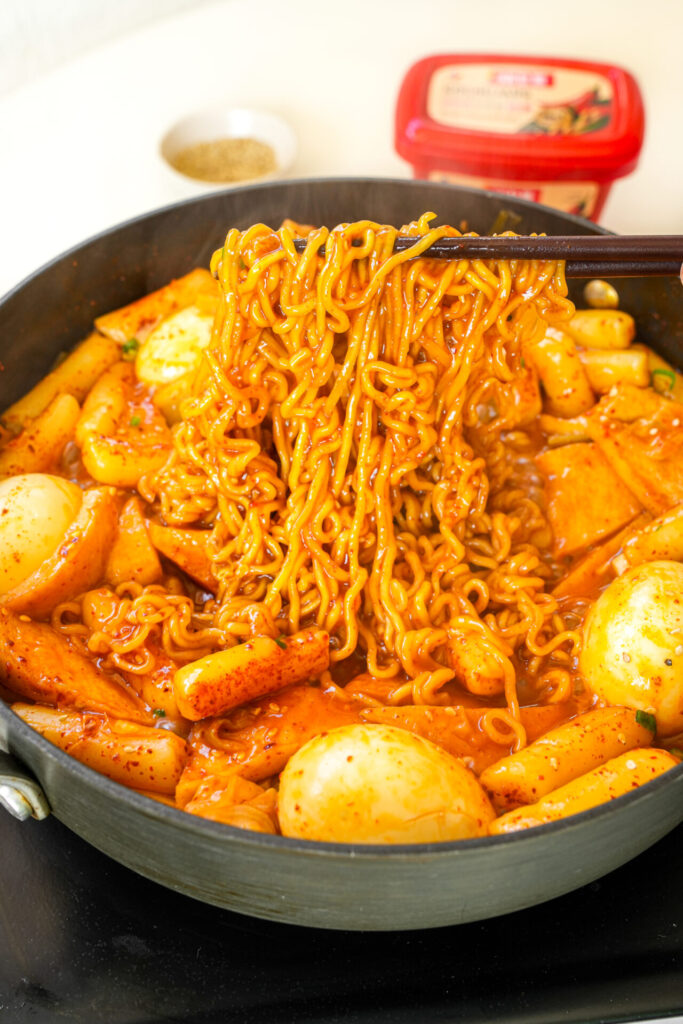 rabokki korean ramen with tteokbokki noodle pull 