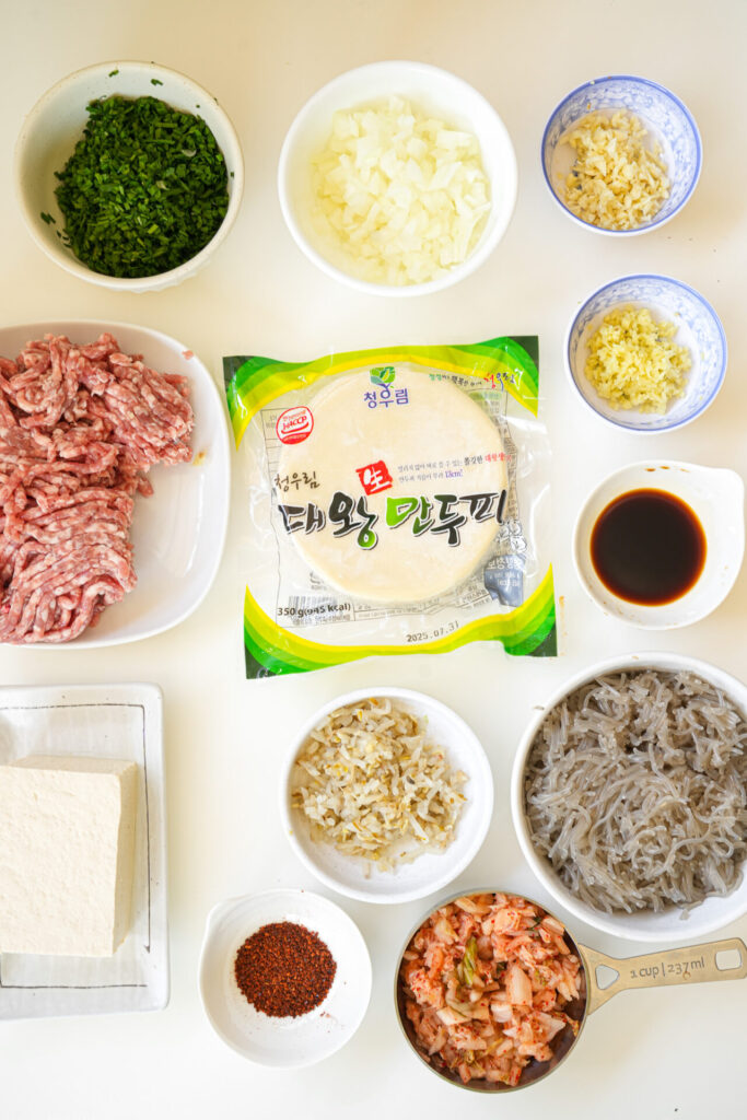 ingredients to make korean kimchi mandu