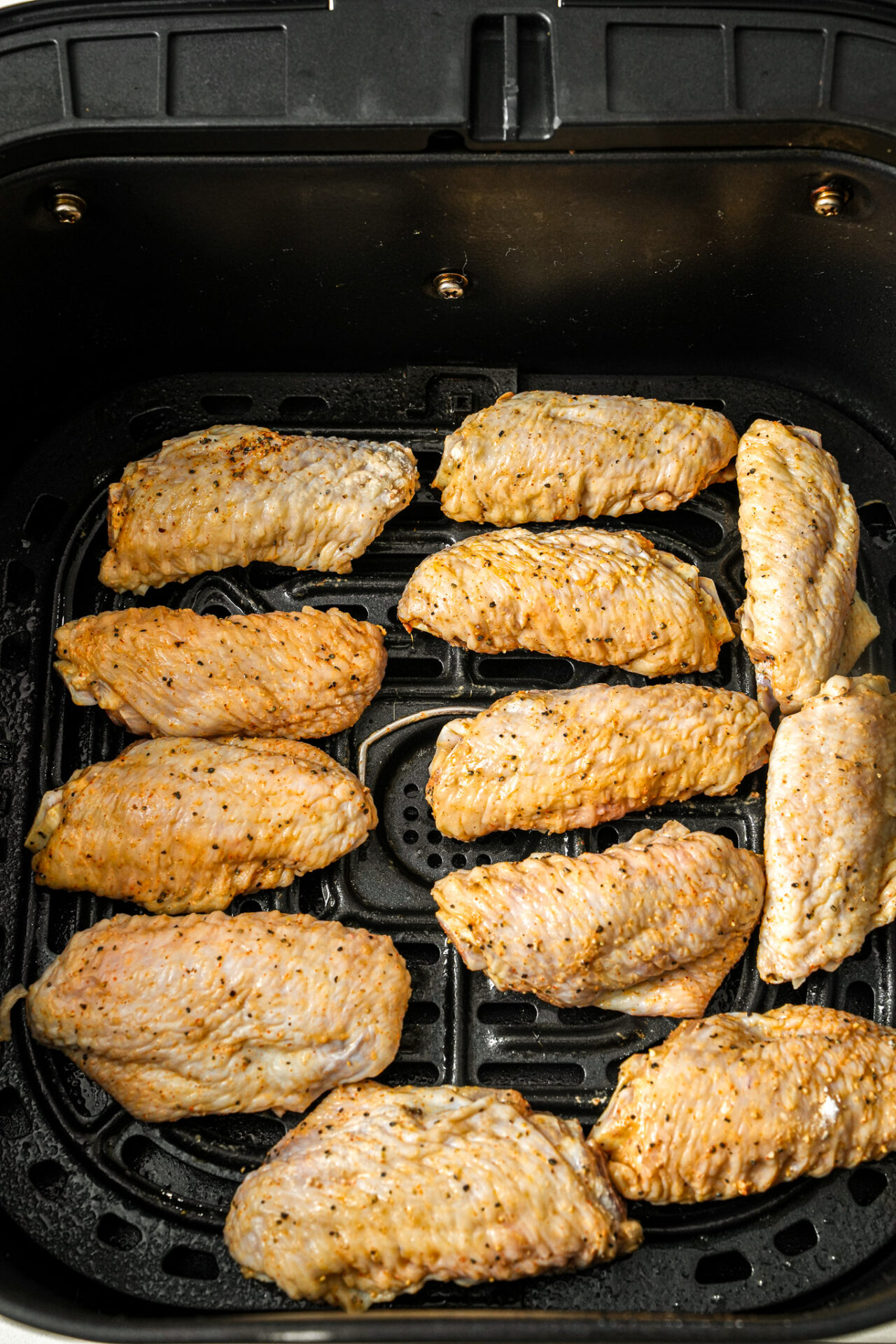 place chicken wings in an air fryer and cook for 20 minutes at 380 degrees