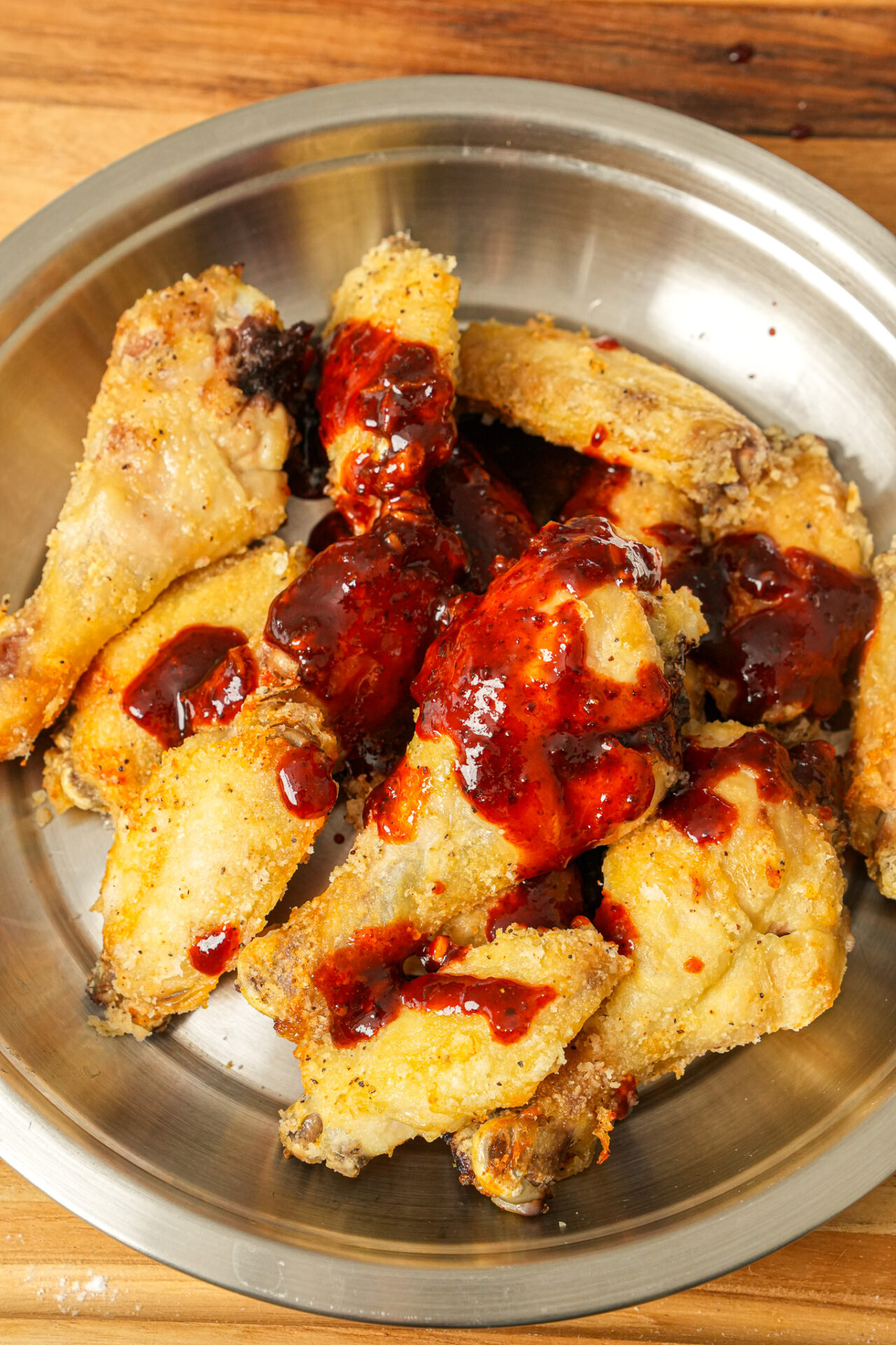 coat air fryer gochujang honey chicken wings with sauce