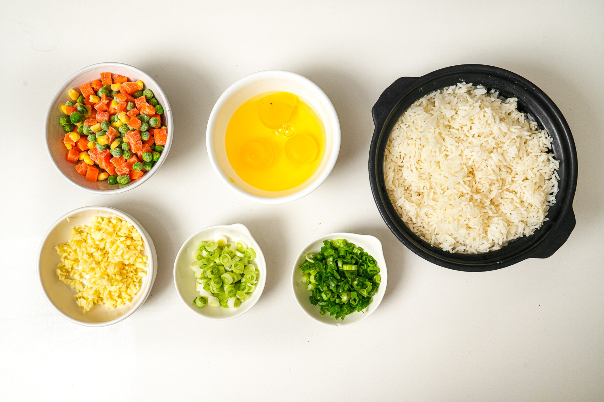 ingredient list to make easy garlic fried rice with chili oil
