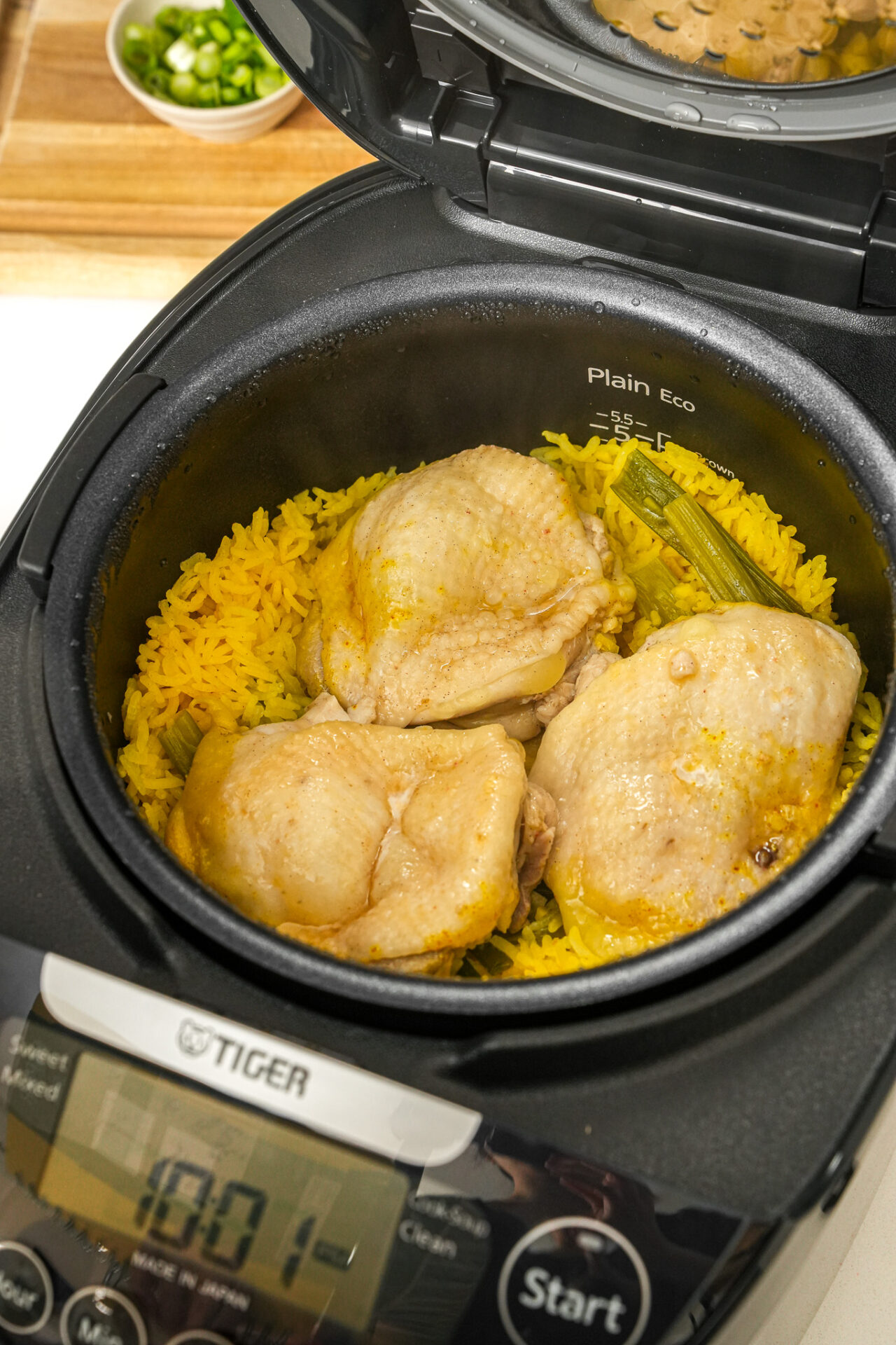 Easy Hainanese Chicken Rice in Rice Cooker