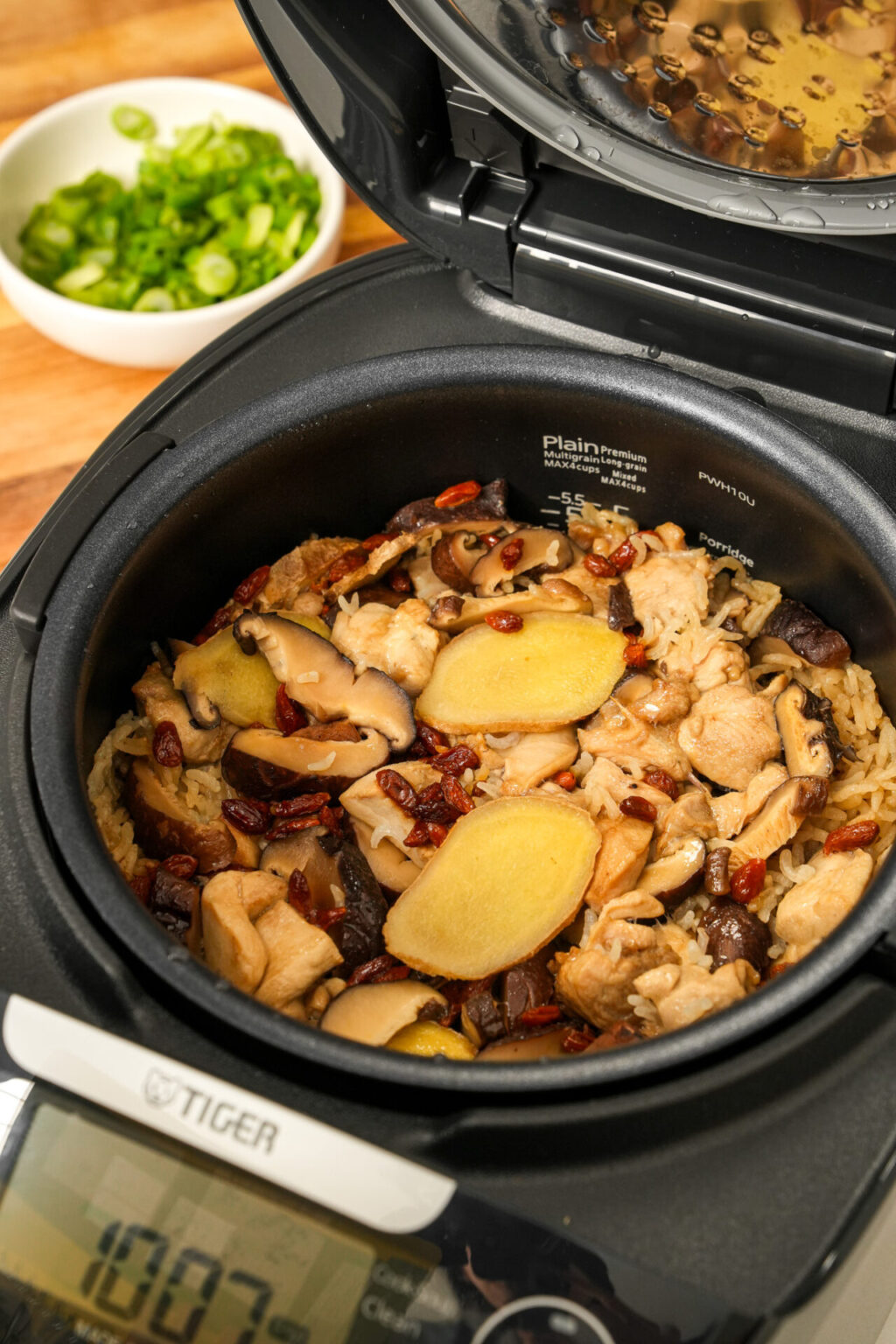 Taiwanese Sesame Oil Rice Chicken (Rice Cooker Recipe) - One Happy Bite